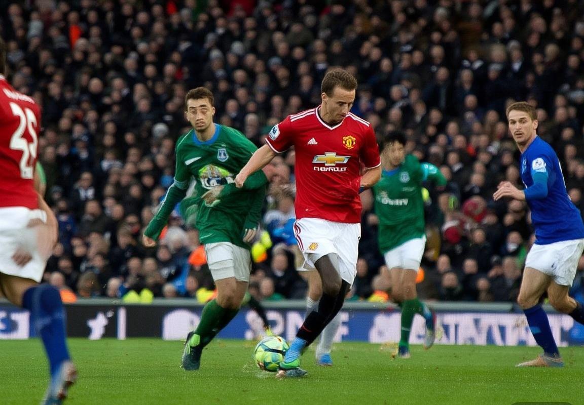 2018埃弗顿VS曼联：激情对决战术解析与关键球员影响(图2)